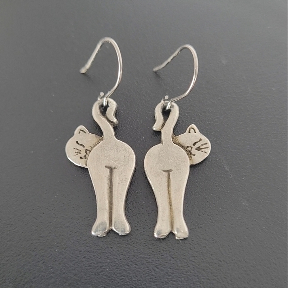 Vintage Chelsea Pewter dangle cat earrings, rare find, excellent condition